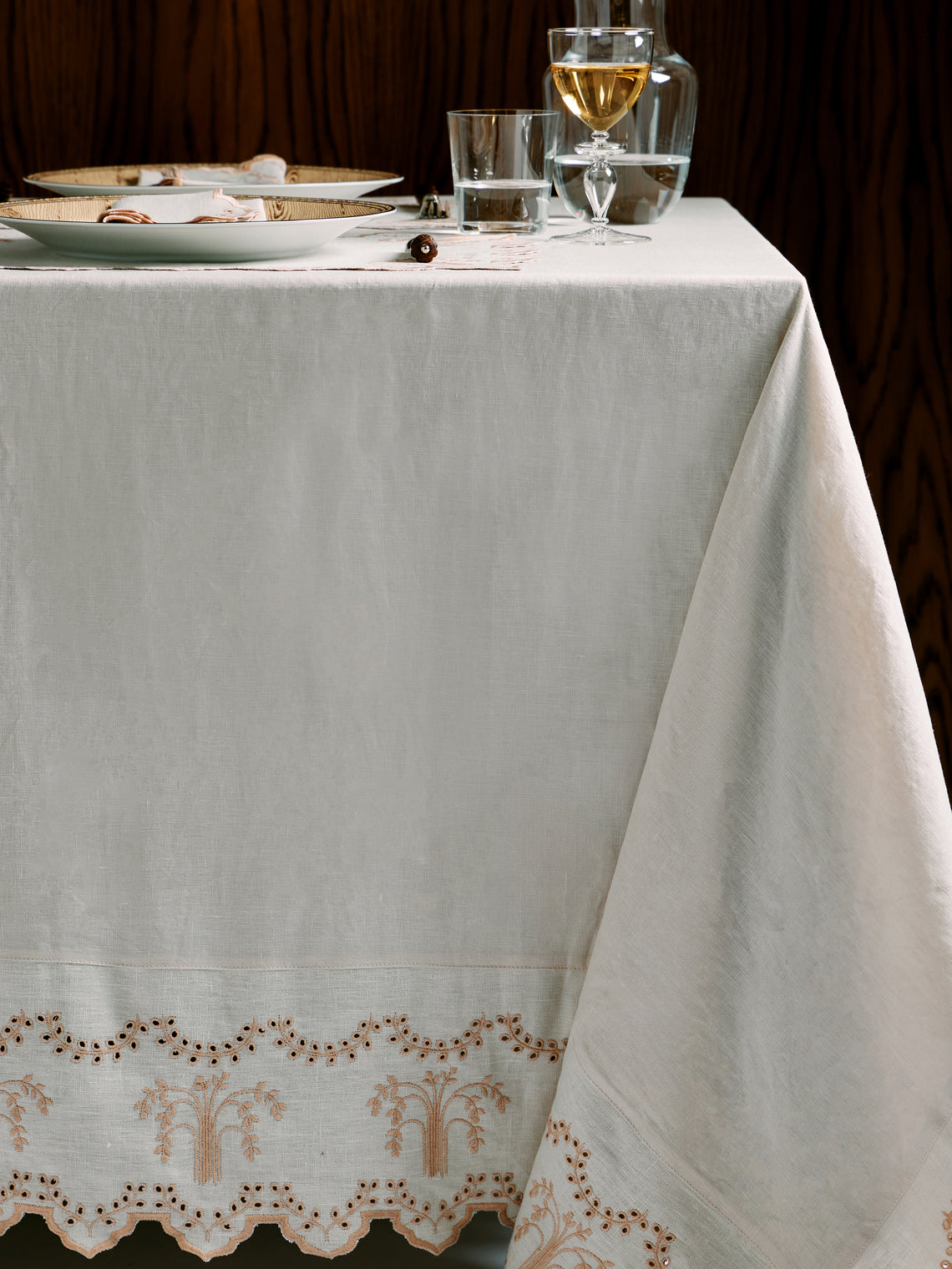 Borgo delle Tovaglie - Eden Embroidered Linen Round Tablecloth -  - ABASK