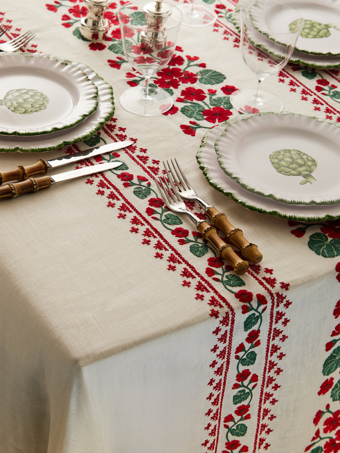 Esencial Hogar - Geranios Embroidered Linen Rectangular Tablecloth -  - ABASK