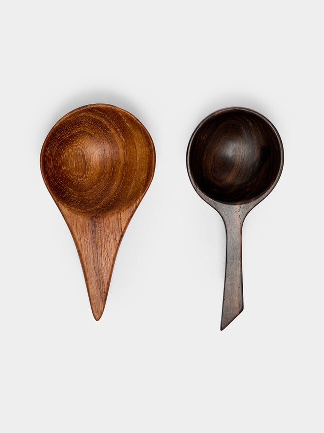 Qäsa Qäsa Carvers - Hand-Carved Mixed Wood Sugar and Coffee Scoops (Set of 2) -  - ABASK - 