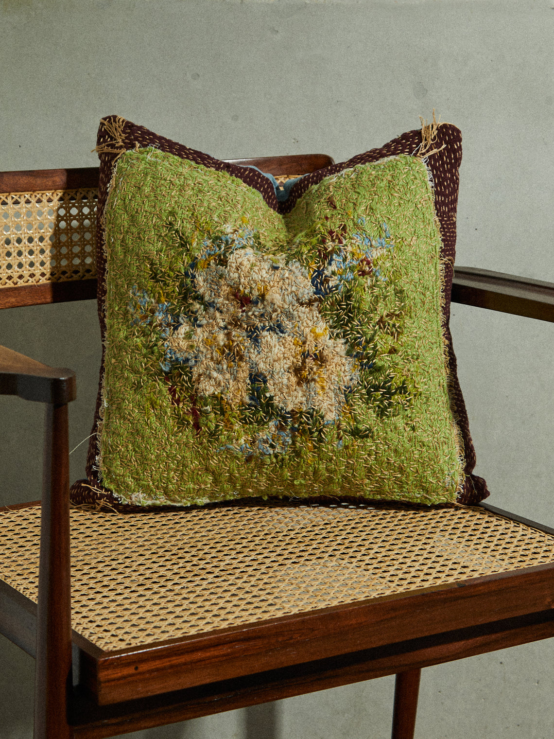 By Walid - 19th-Century Victorian Needlepoint Linen Cushion - Green - ABASK