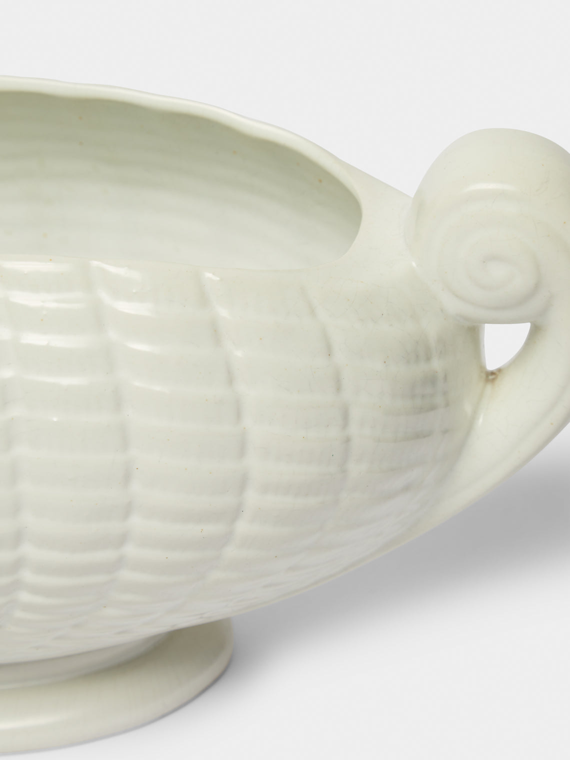 Antique and Vintage - 1930-1940 Large Shell Mantle Vase - White - ABASK