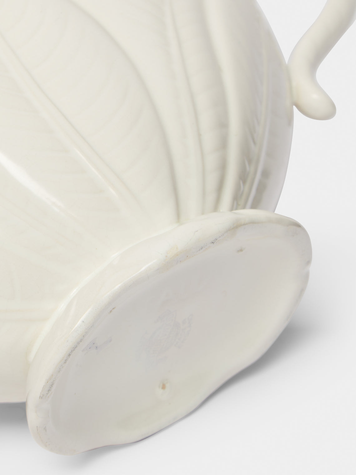 Antique and Vintage - 1930-1940 Leaf Design Mantle Vase - White - ABASK
