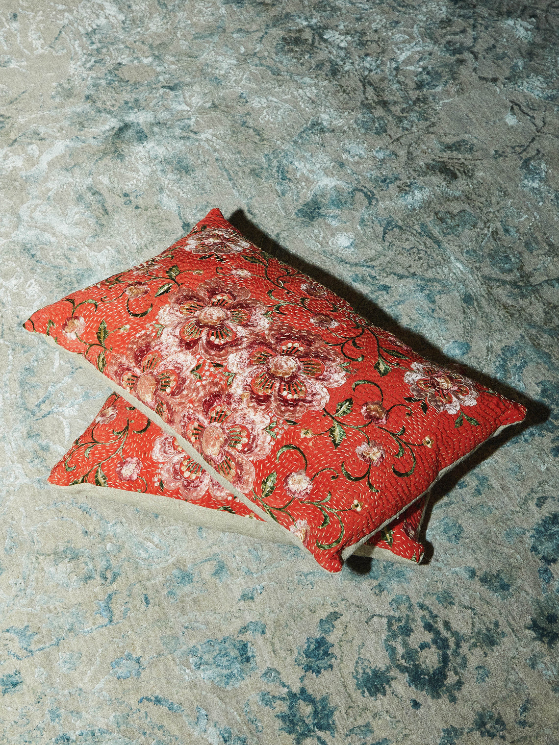 By Walid - 19th-Century Chinese Embroidery Silk Cushion - Red - ABASK